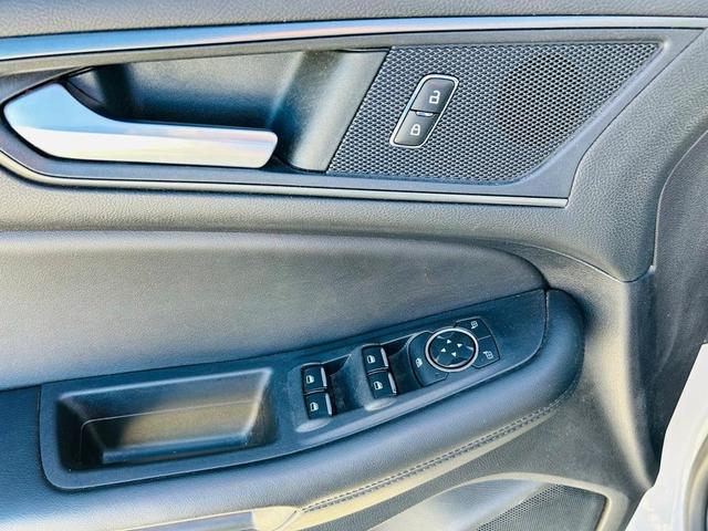 2022 ford edge se