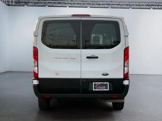 2023 ford transit-250 base
