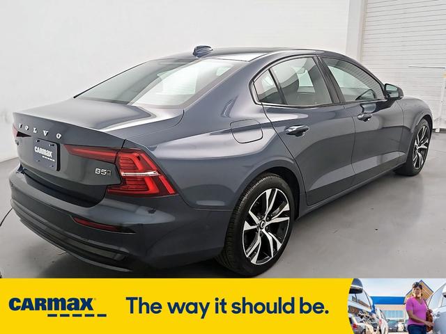 2024 volvo s60 b5 plus dark theme