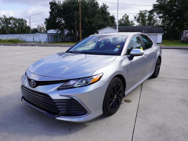2022 toyota camry le