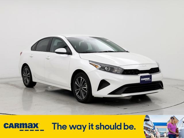 2022 kia forte lxs