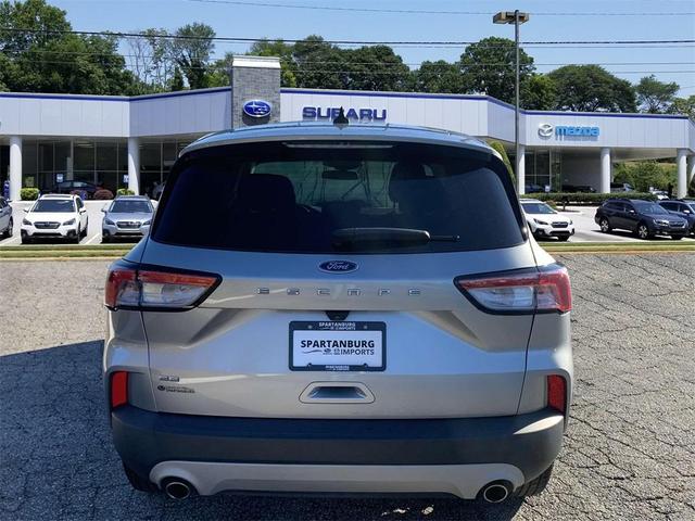2022 ford escape se