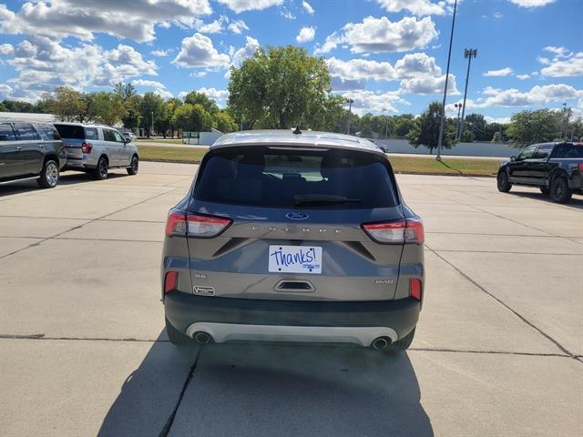 2022 ford escape se