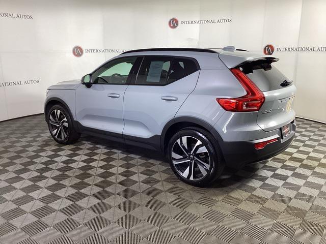 2024 volvo xc40 b5 ultimate dark theme