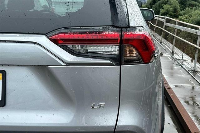 2022 toyota rav4 le