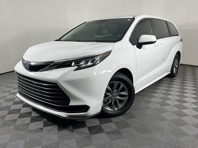 2022 toyota sienna le