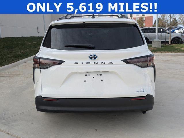 2024 toyota sienna le