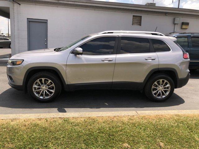2021 jeep cherokee latitude lux