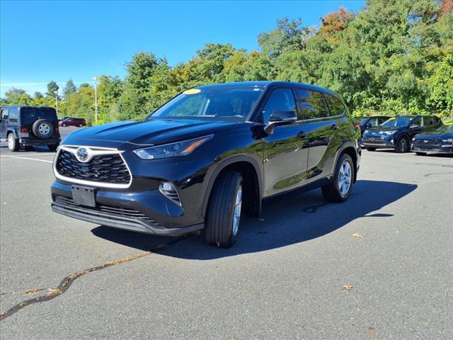 2022 toyota highlander le