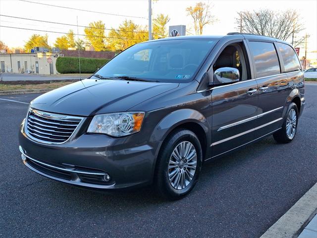 2015 chrysler town & country touring-l