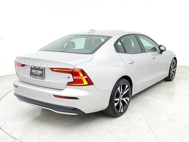 2024 volvo s60 b5 plus dark theme