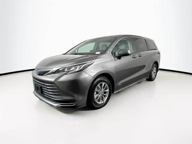 2021 toyota sienna le