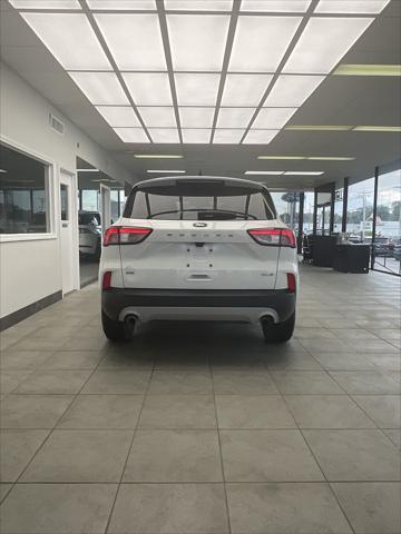 2020 ford escape se