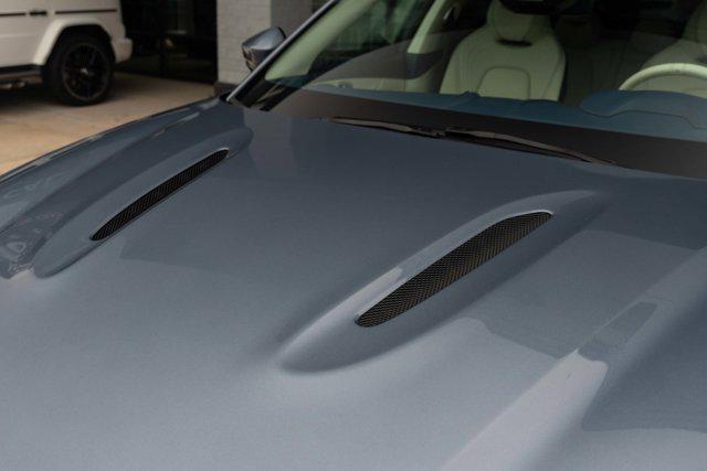 2021 aston martin dbx base
