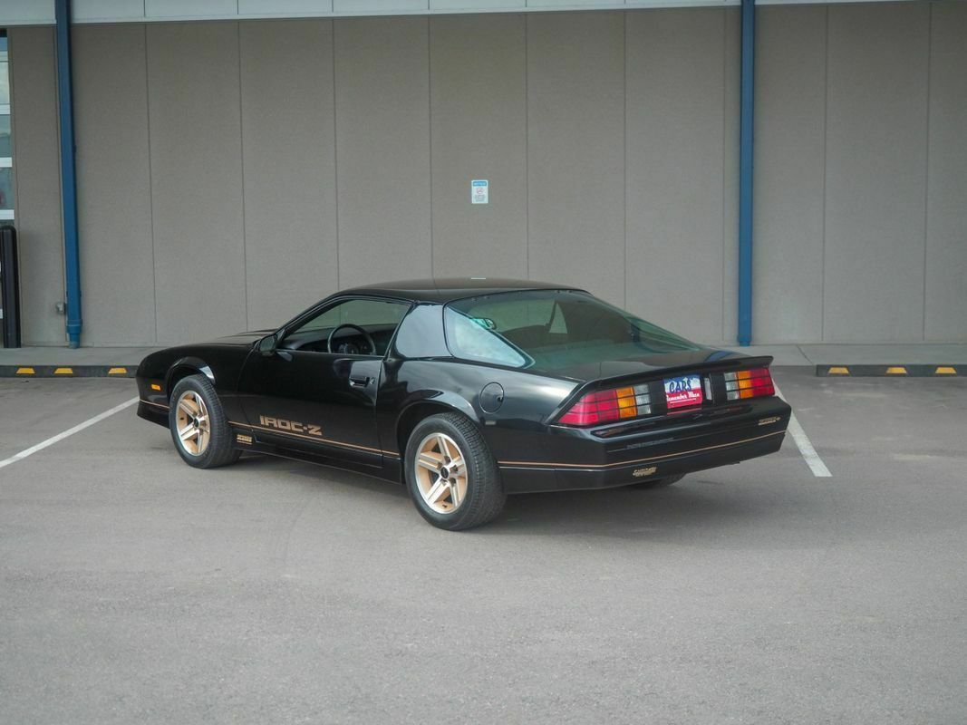 5.0l v8 215hp 275ft. lbs. 4-speed automatic black
