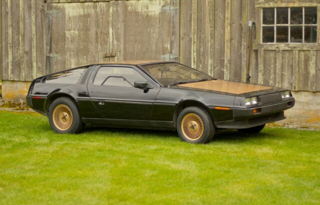 1981 delorean dmc-12 black and gold painted great condition