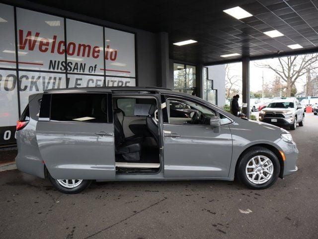 2022 chrysler pacifica touring l in lakeview, new york