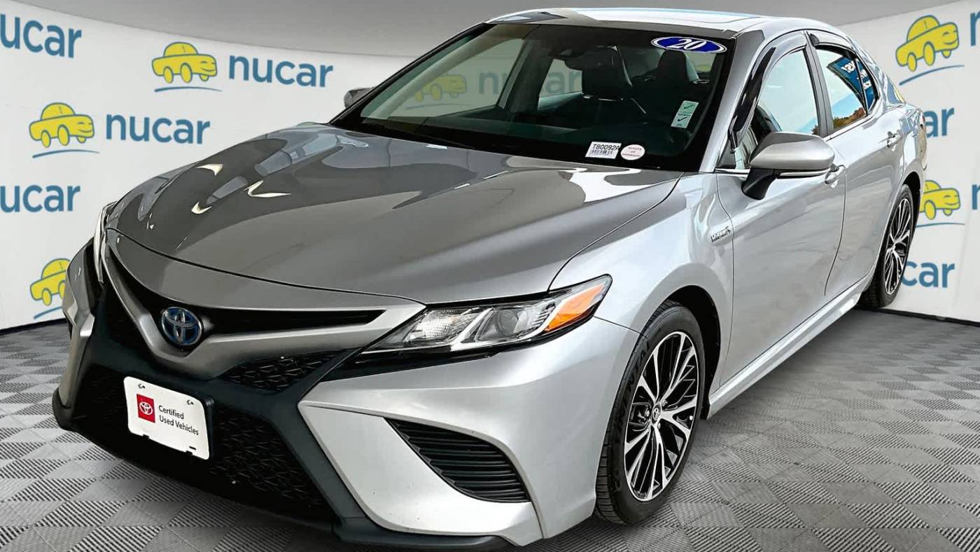 2020 toyota camry hybrid se