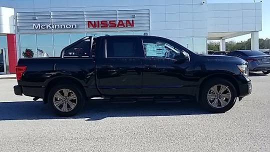 2024 Nissan Titan sv
