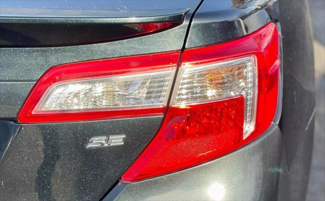 2012 toyota camry se