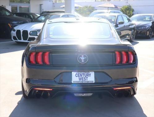 2020 ford mustang