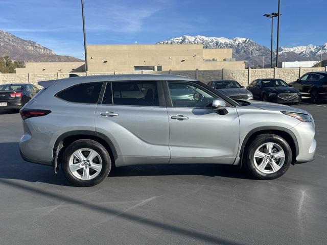 2024 toyota highlander le