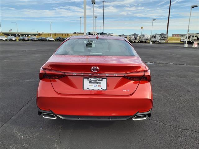 2022 toyota avalon xle