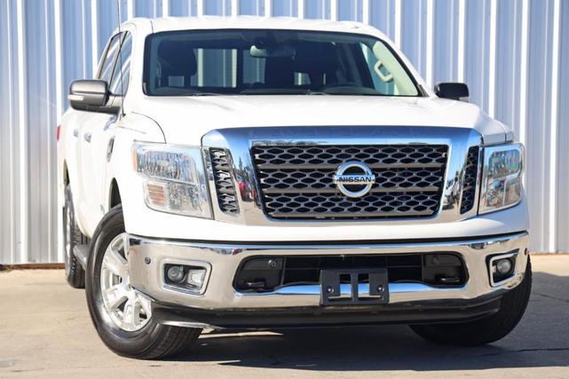 2017 nissan titan sv