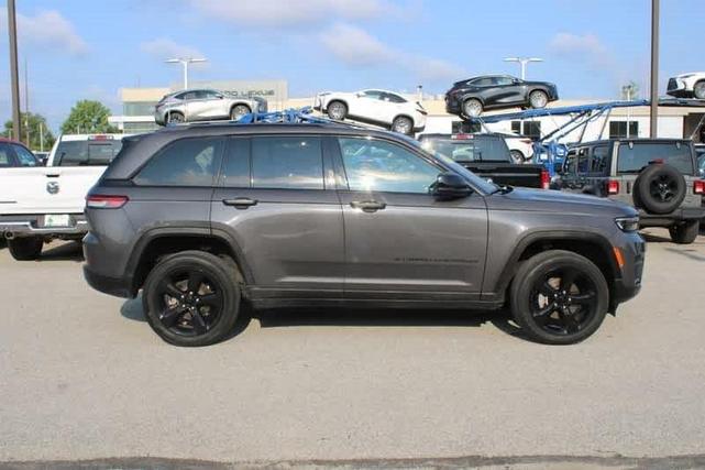 2022 jeep grand cherokee altitude
