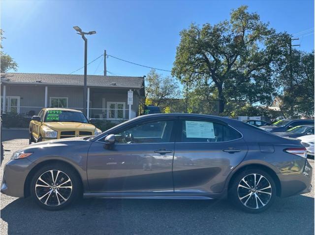 2020 toyota camry se