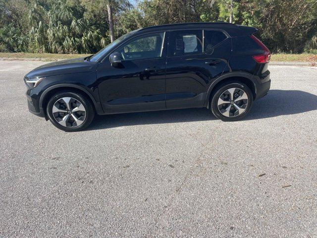 2023 volvo xc40 b5 plus dark theme
