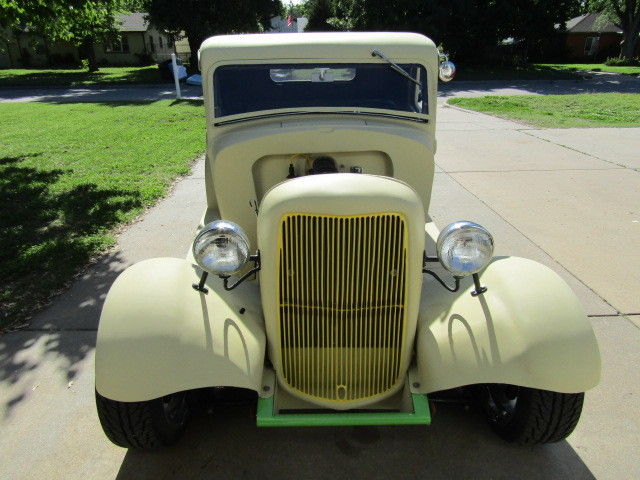 1934 plymouth coupe looks like a 1932 ford