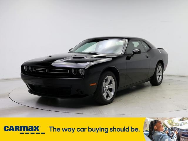 2022 dodge challenger sxt