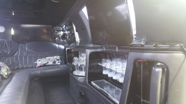 lincoln towncar limousine