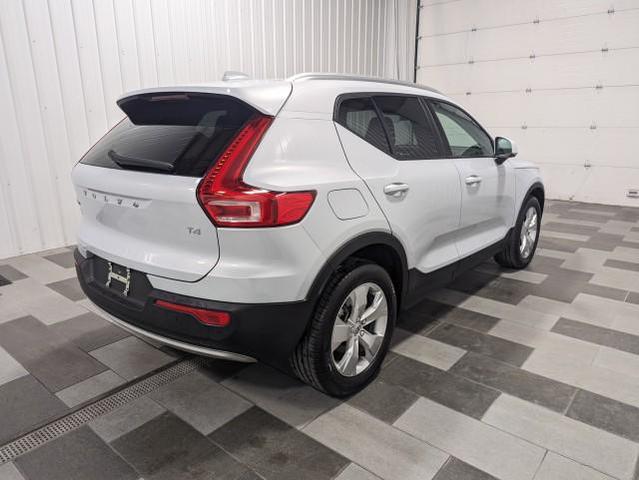 2021 volvo xc40 t4 momentum