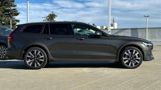 2021 Volvo V60 Cross Country