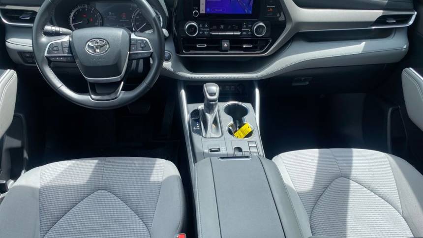 2023 toyota highlander le