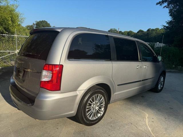 2014 chrysler town & country touring-l