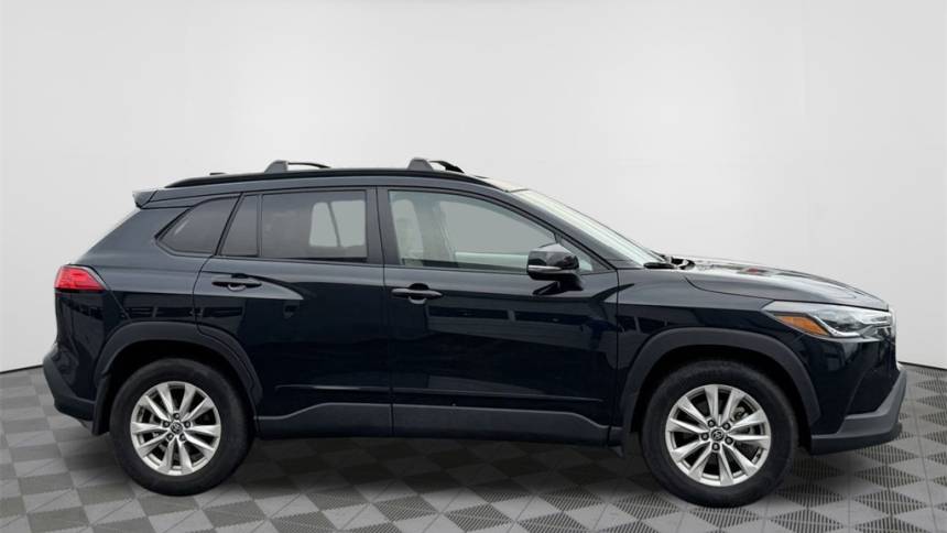 2023 toyota corolla cross le