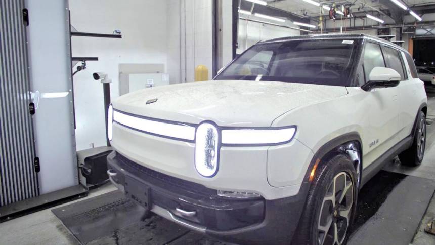 2024 rivian r1s adventure