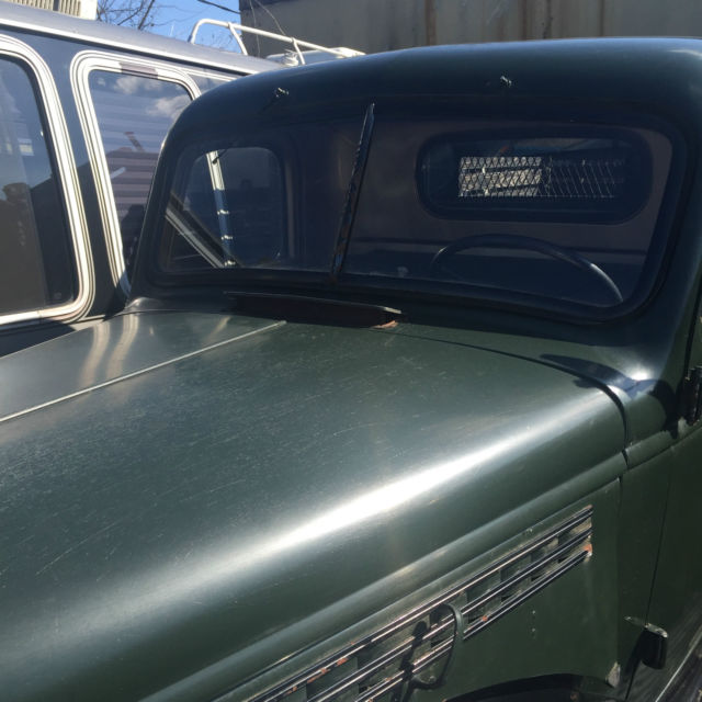 1943 chevrolet 1-1/2 ton dual rear wheel flatbed truck