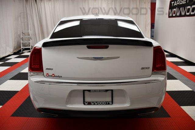 2022 chrysler 300 touring