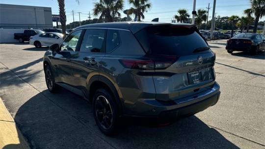 2025 Nissan sv