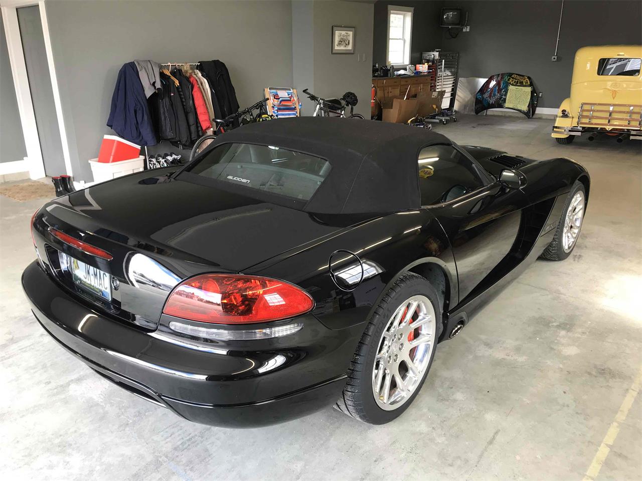 2004 dodge viper