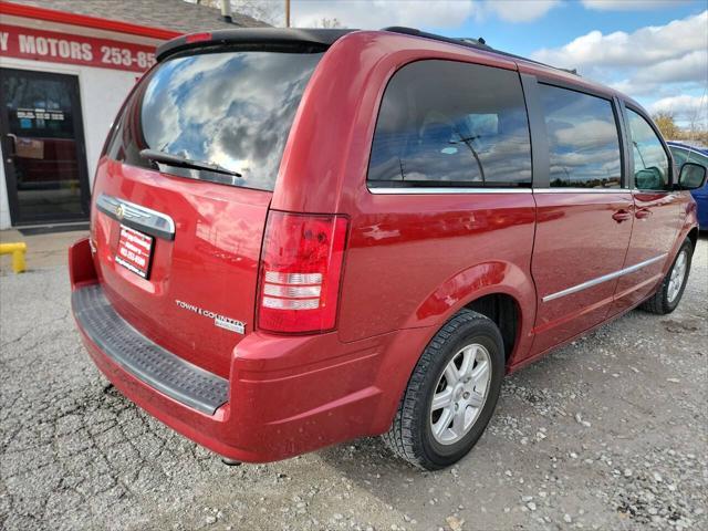 2010 chrysler town & country touring