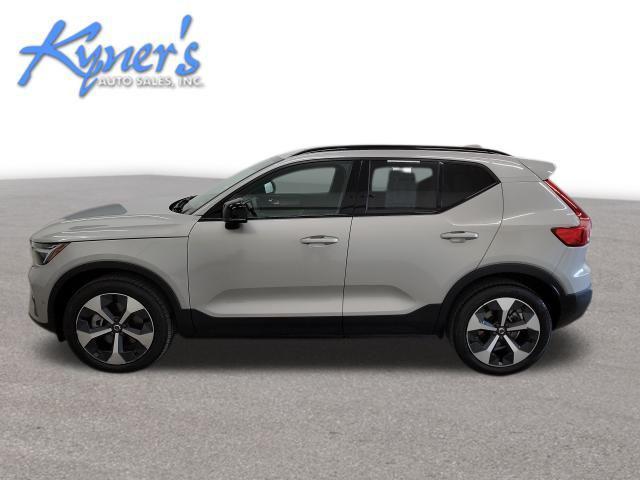 2024 volvo xc40 b5 plus dark theme