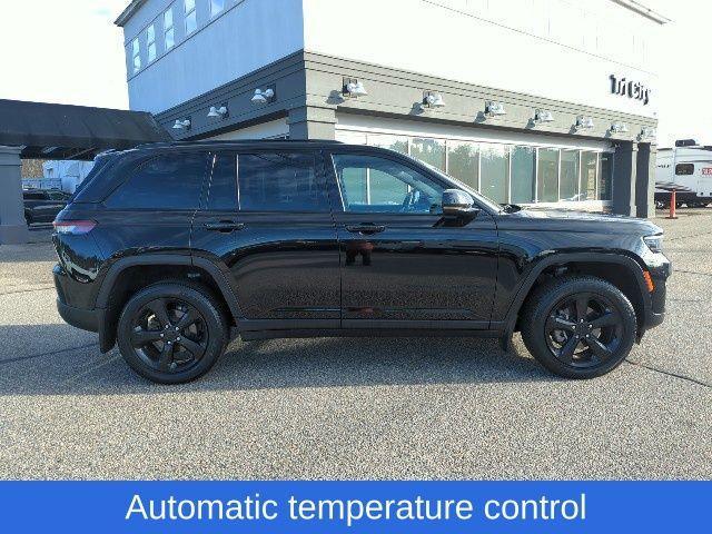 2022 jeep grand cherokee laredo