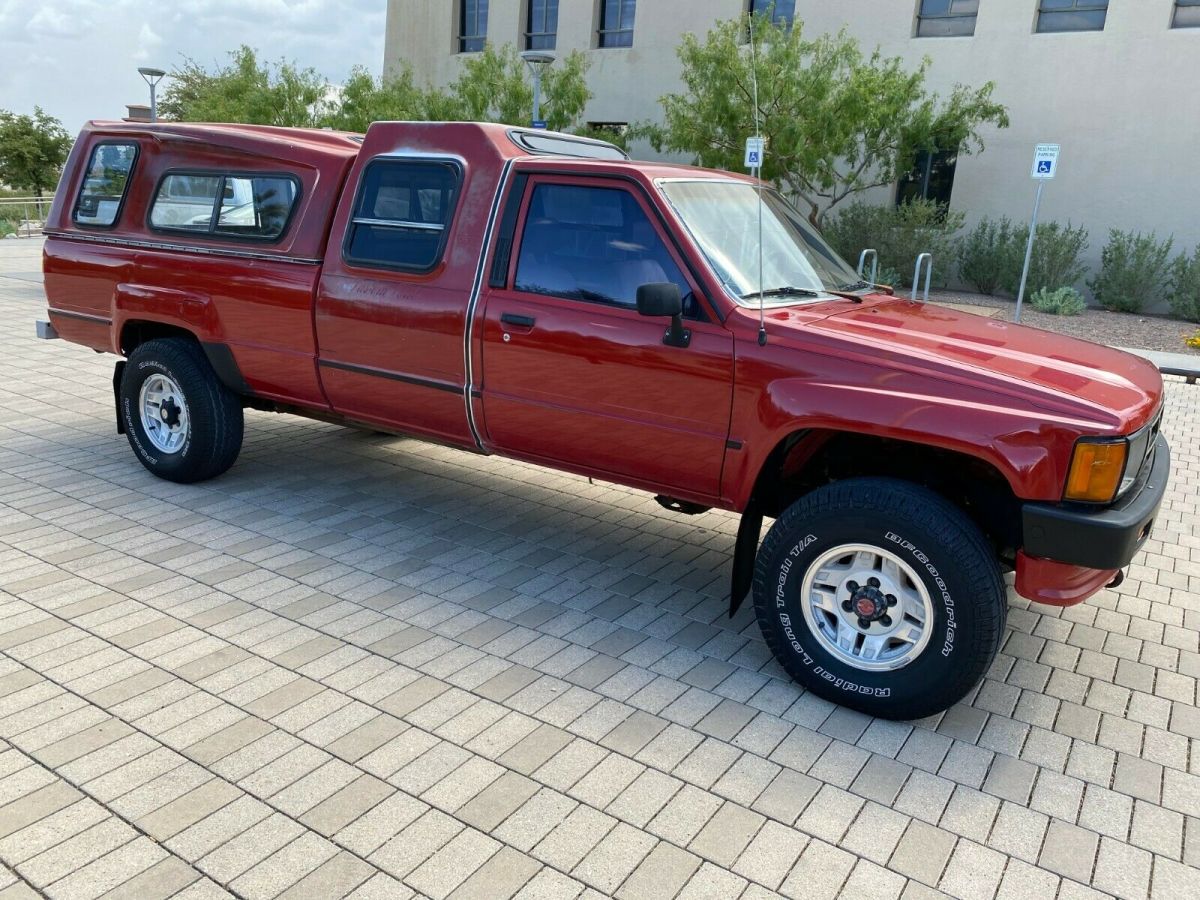 1986 toyota pickup, tacoma like a/c 22rmotor, cusom cab 4x4