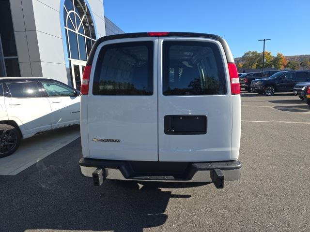 2022 chevrolet express 2500 rwd 2500 regular wheelbase wt
