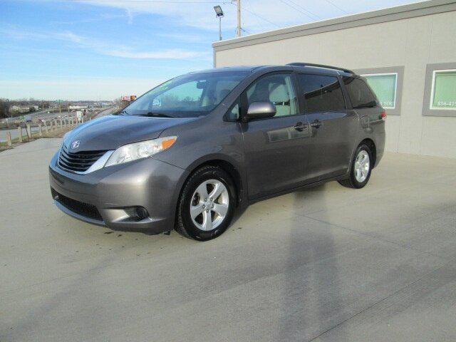 2013 toyota sienna le